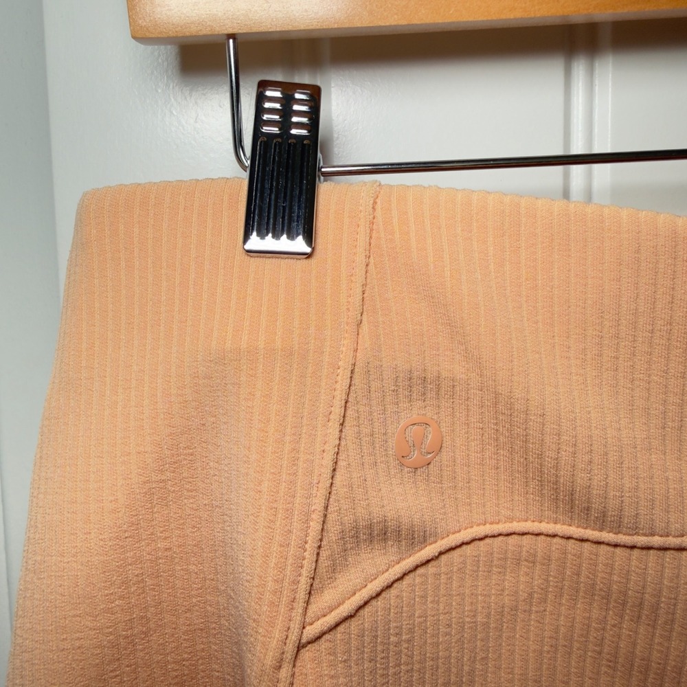 Lululemon Size 12 Softstreme High Rise Peach Bellini Ribbed Shorts Pockets - Picture 9 of 12